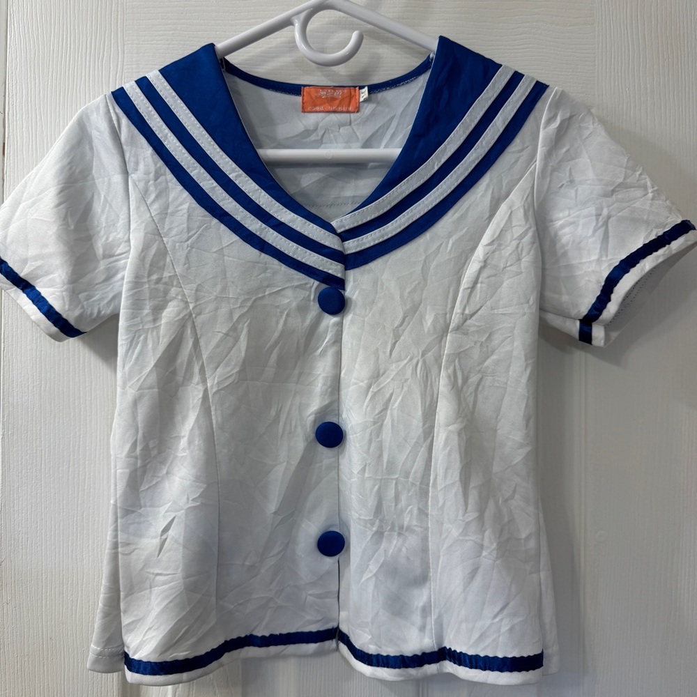 💜 3/$15 White blouse Medium size